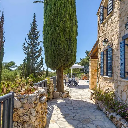 Nefeli Aresti Villa
