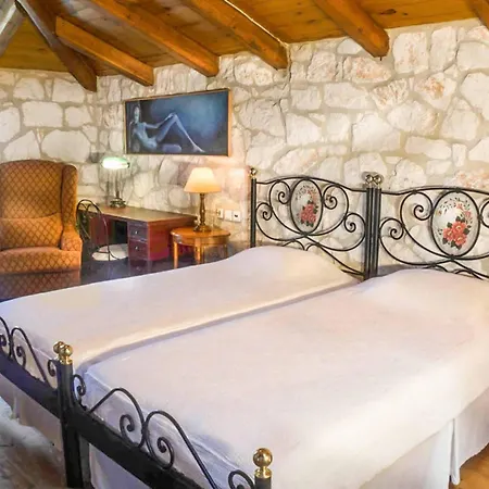 Nefeli Aresti Villa *