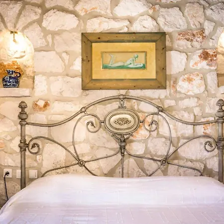 Nefeli Aresti Villa